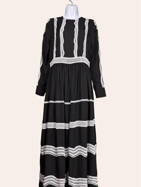 Edera black Gown